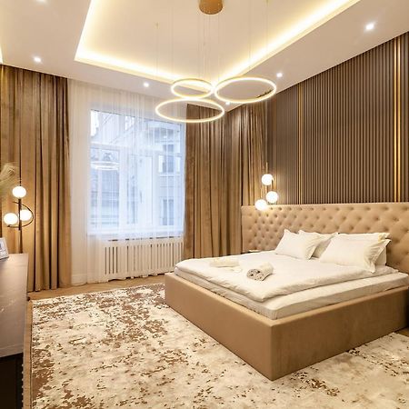 Royal Apartment On Fredra 4A Львів Екстер'єр фото